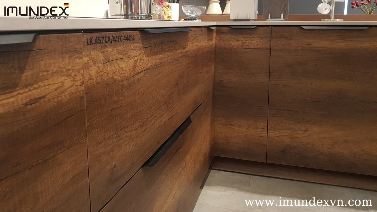 Tay nắm tủ màu đen Imundex